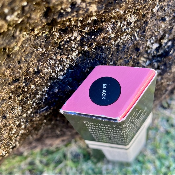 NIB Full-size Bare Minerals Flawless Definition Mascara - Picture 4 of 8